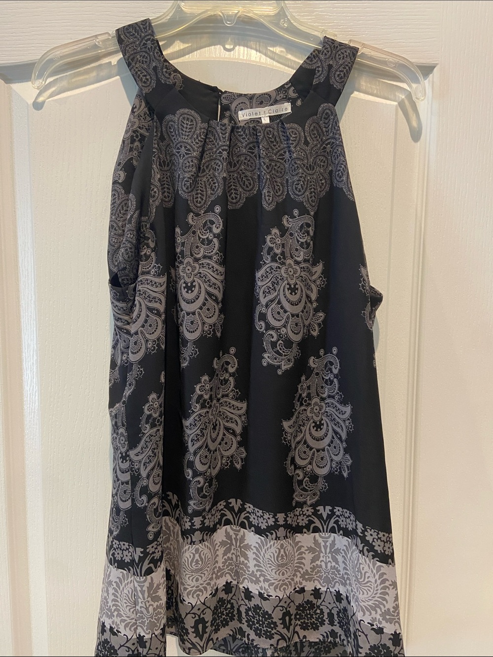 Violet & Claire Black and Gray Paisley Print Sleeveless Blouse